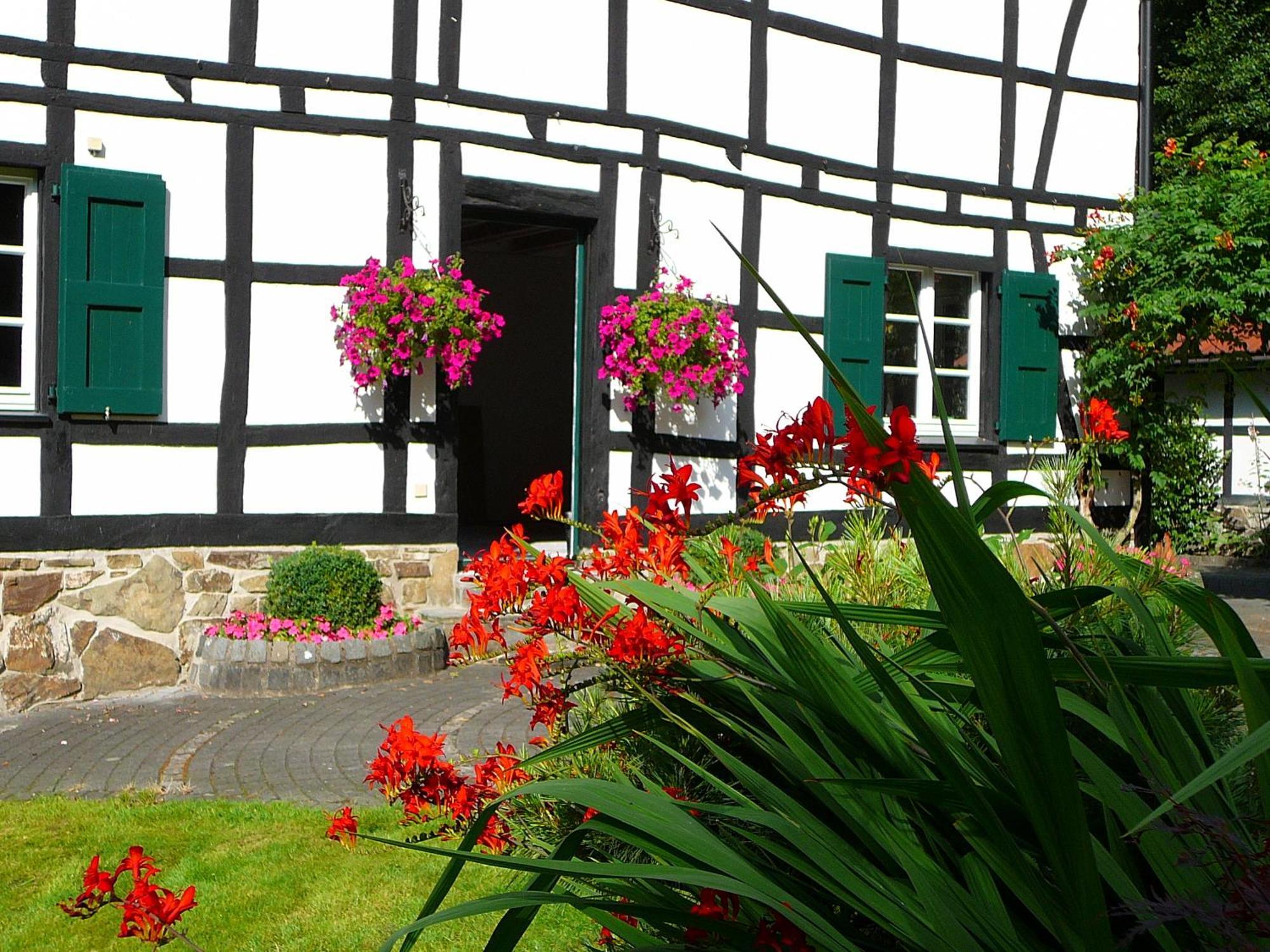 Gaestehaus Wahnenmuehle Erkrath Exterior foto
